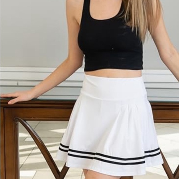 We 1 Fit Women's Golf/Tennis Skort Pleated Blk/Wht Shorts Size-M NWT - Picture 4 of 10